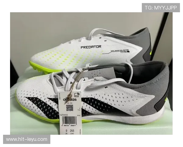 阿迪达斯足球鞋球星限量款引领赛场风潮时尚与性能完美融合